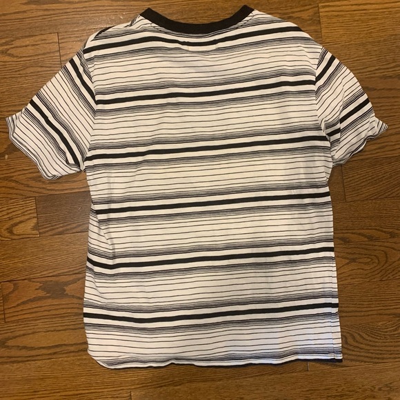 Guess t-shirt - Picture 2 of 3